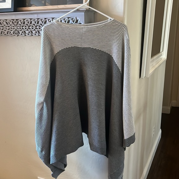 NWT Lululemon It All Lines Up Poncho - Picture 4 of 7